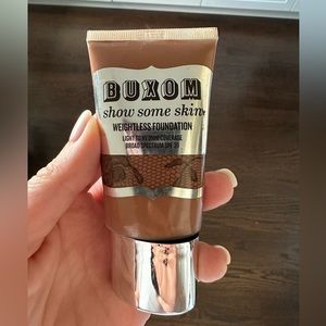 Buxom Show Some Skin Weightless Foundation